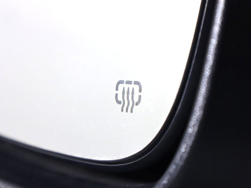 Used 2022 Chrysler Voyager LX image 26