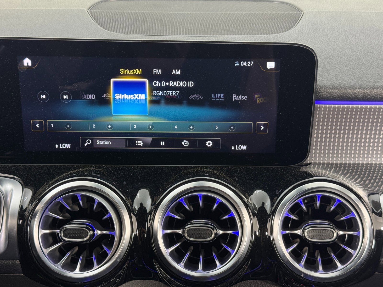 Used 2022 Mercedes-Benz GLB 250 w/ Premium Package Lite image 23