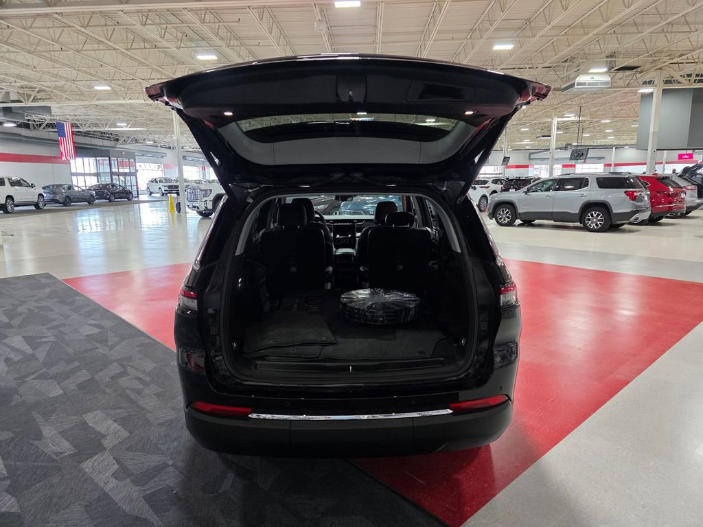 Used 2024 Jeep Grand Cherokee L Limited w/ Luxury Tech Group II image 5