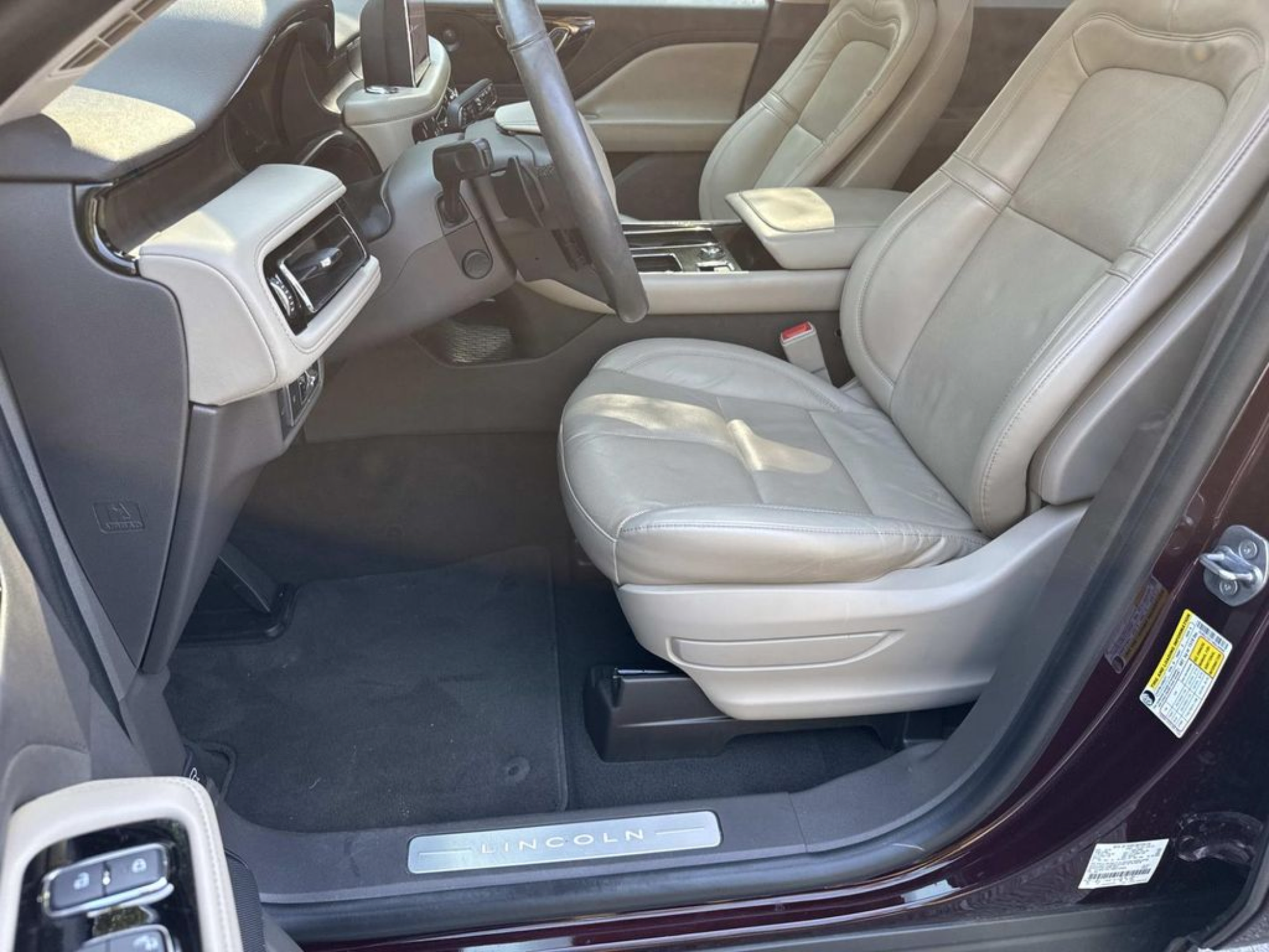 Used 2021 Lincoln Aviator Reserve w/ Elements Package Plus AWD/4WD image 21