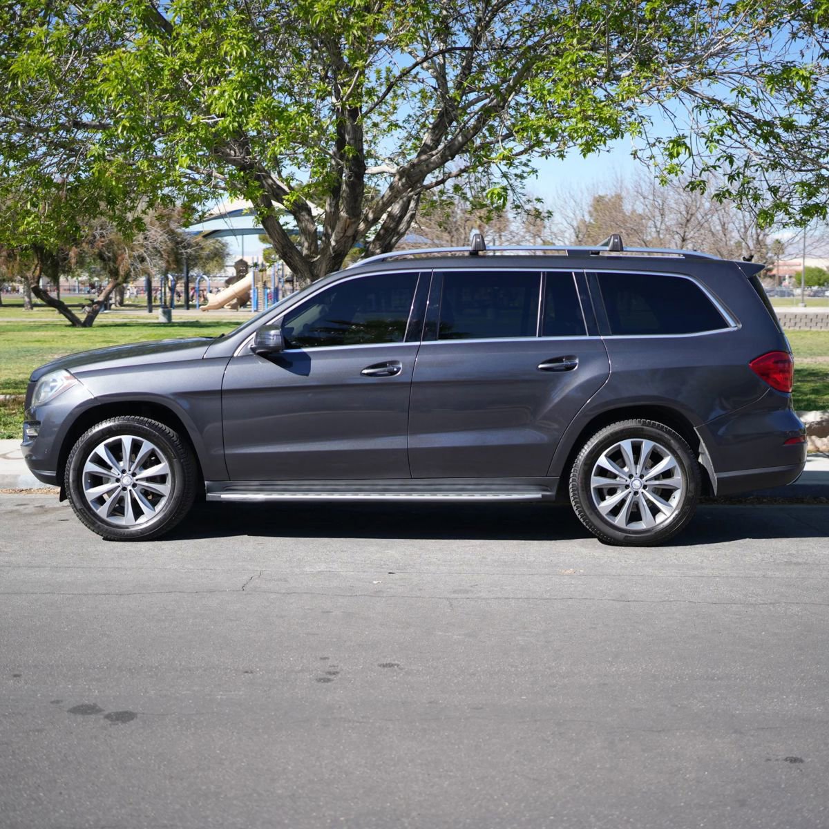 Used 2015 Mercedes-Benz GL 320 BlueTEC 4MATIC image 3