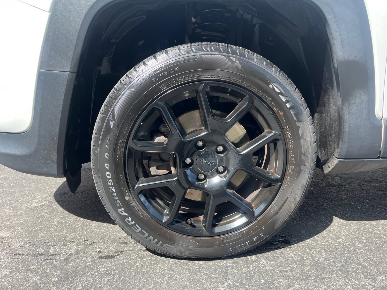 Used 2019 Jeep Renegade Altitude w/ UConnect 8.4 Nav Group AWD/4WD image 10