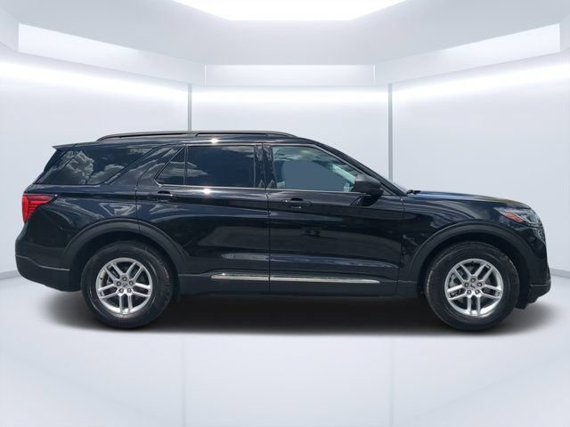 Used 2025 Ford Explorer Active RWD image 2