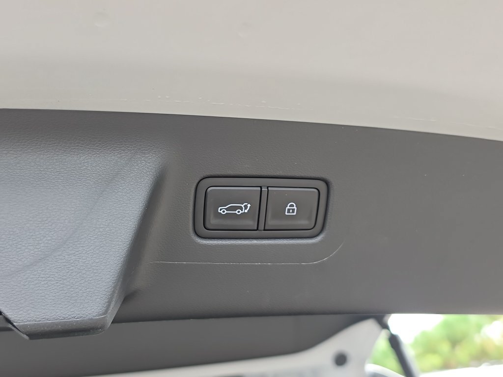 Used 2025 Hyundai Santa Fe SEL FWD image 11