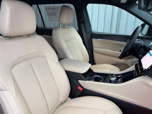 New 2026 Jeep Grand Cherokee L Limited w/ Luxury Tech Group II AWD/4WD image 19