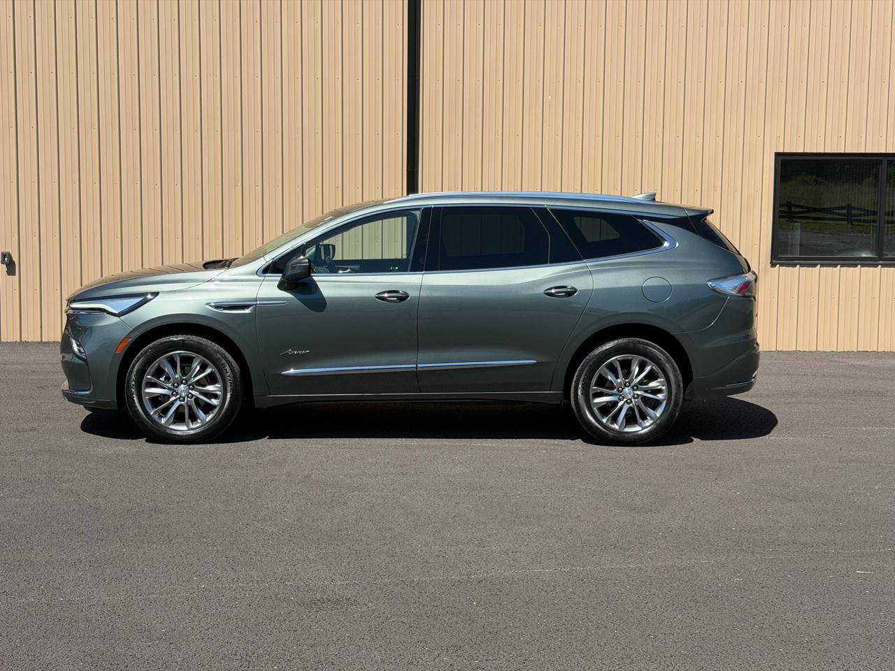 Used 2022 Buick Enclave Avenir w/ Avenir Technology Package FWD image 7