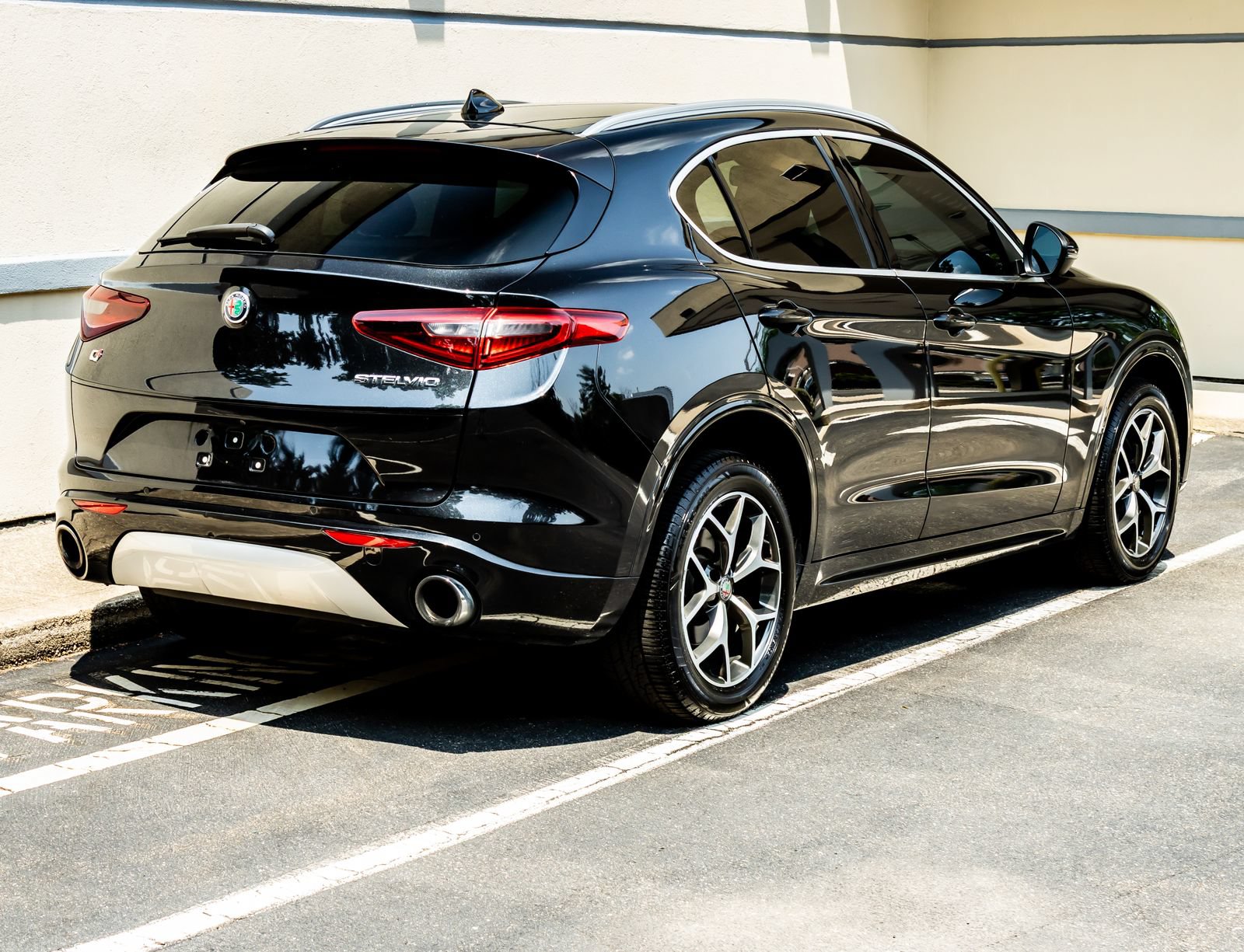 Used 2021 Alfa Romeo Stelvio Ti AWD/4WD image 8