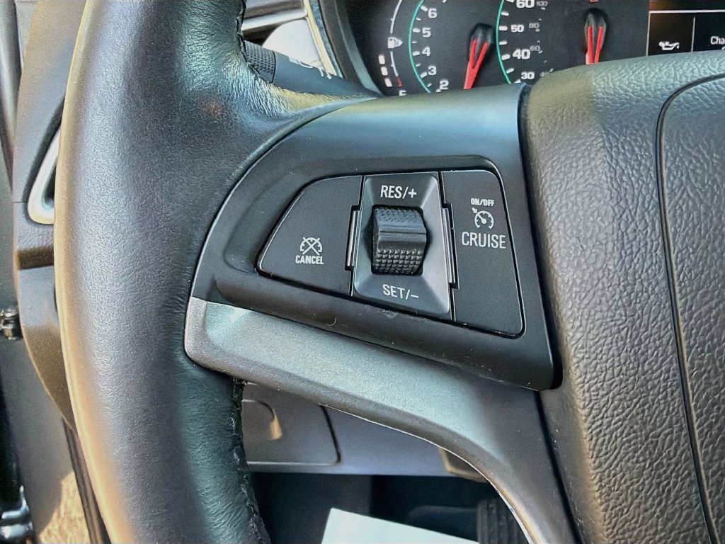 Used 2022 Chevrolet Trax LT w/ LT Convenience Package AWD/4WD image 11