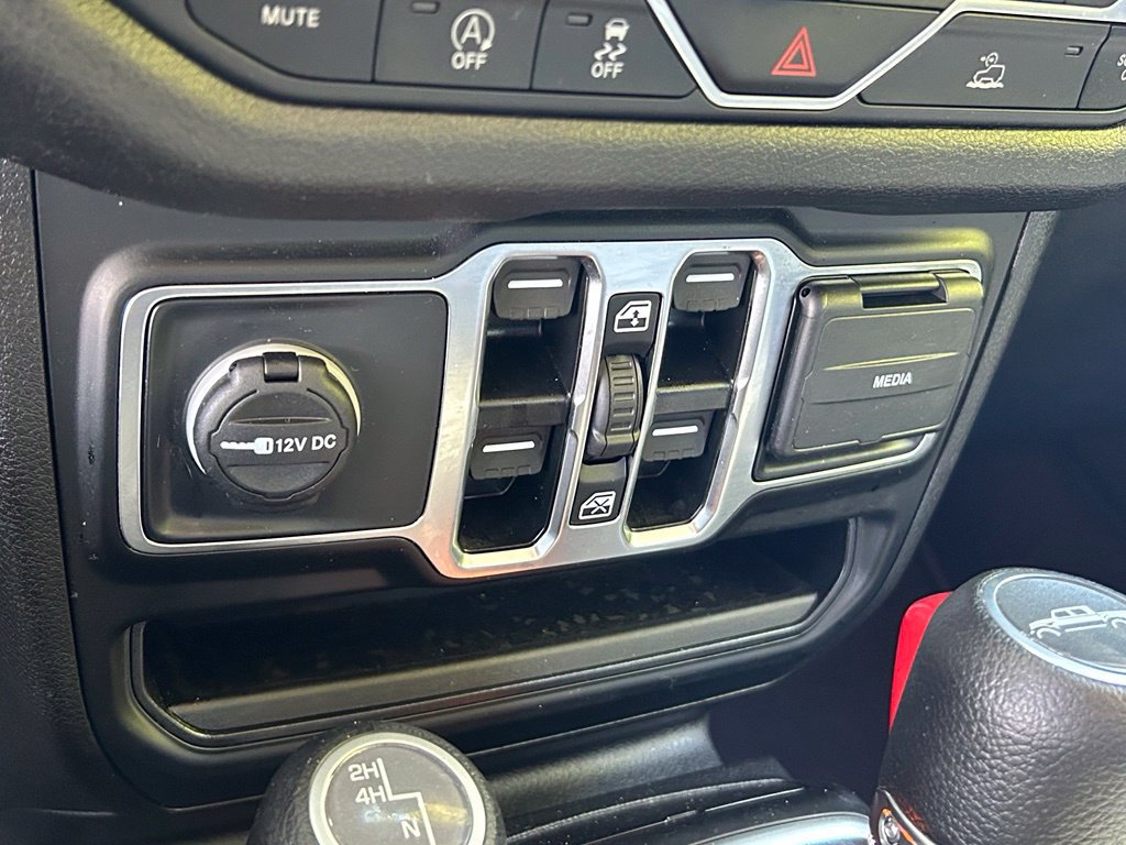 Certified 2025 Jeep Gladiator Sport AWD/4WD image 26