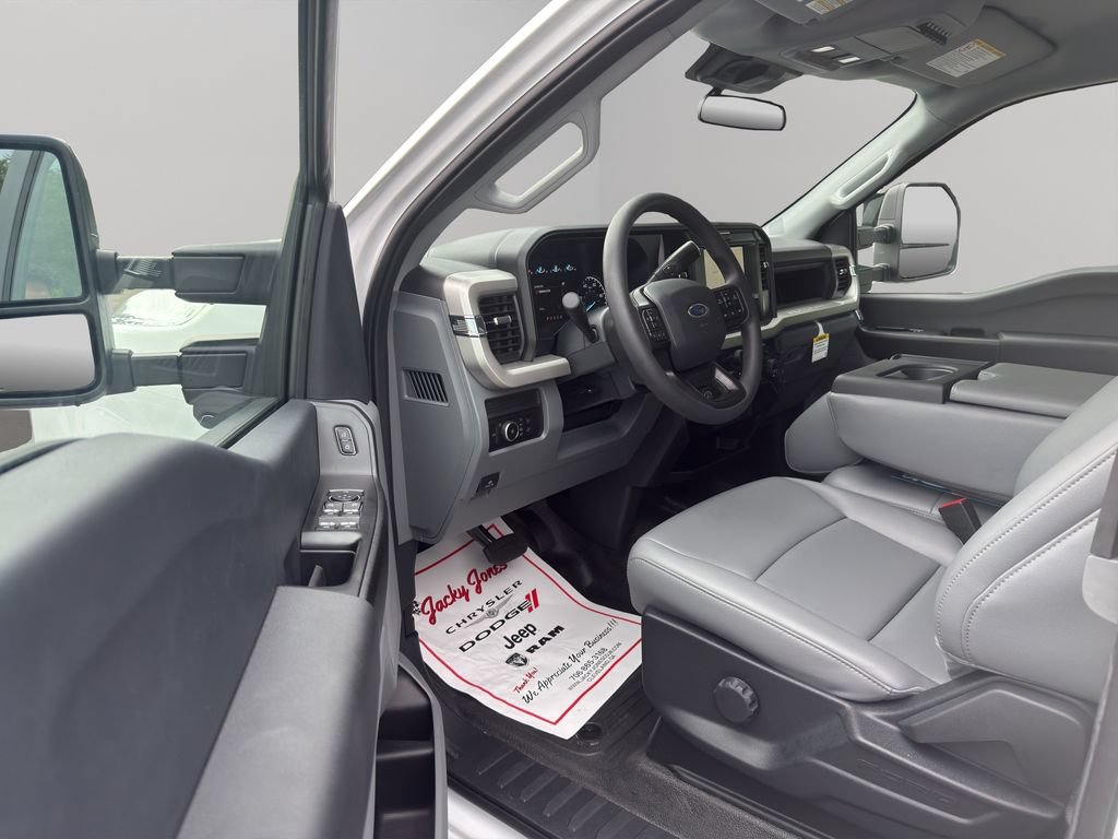Used 2025 Ford F250 XL w/ 360-Degree Camera Package RWD image 6