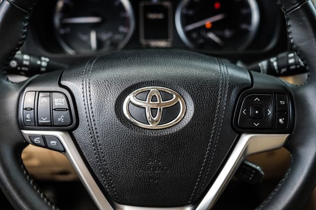 Used 2016 Toyota Highlander Limited FWD image 32