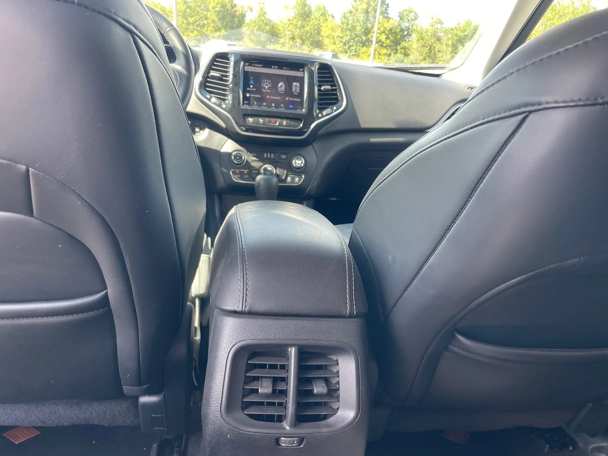 Used 2019 Jeep Cherokee Limited w/ Luxury Group FWD image 17