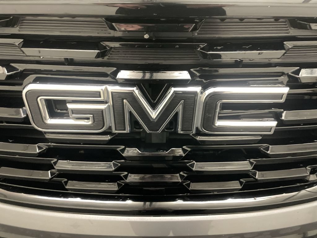 Used 2021 GMC Terrain SLT w/ LPO, Dark Accent Package AWD/4WD image 26