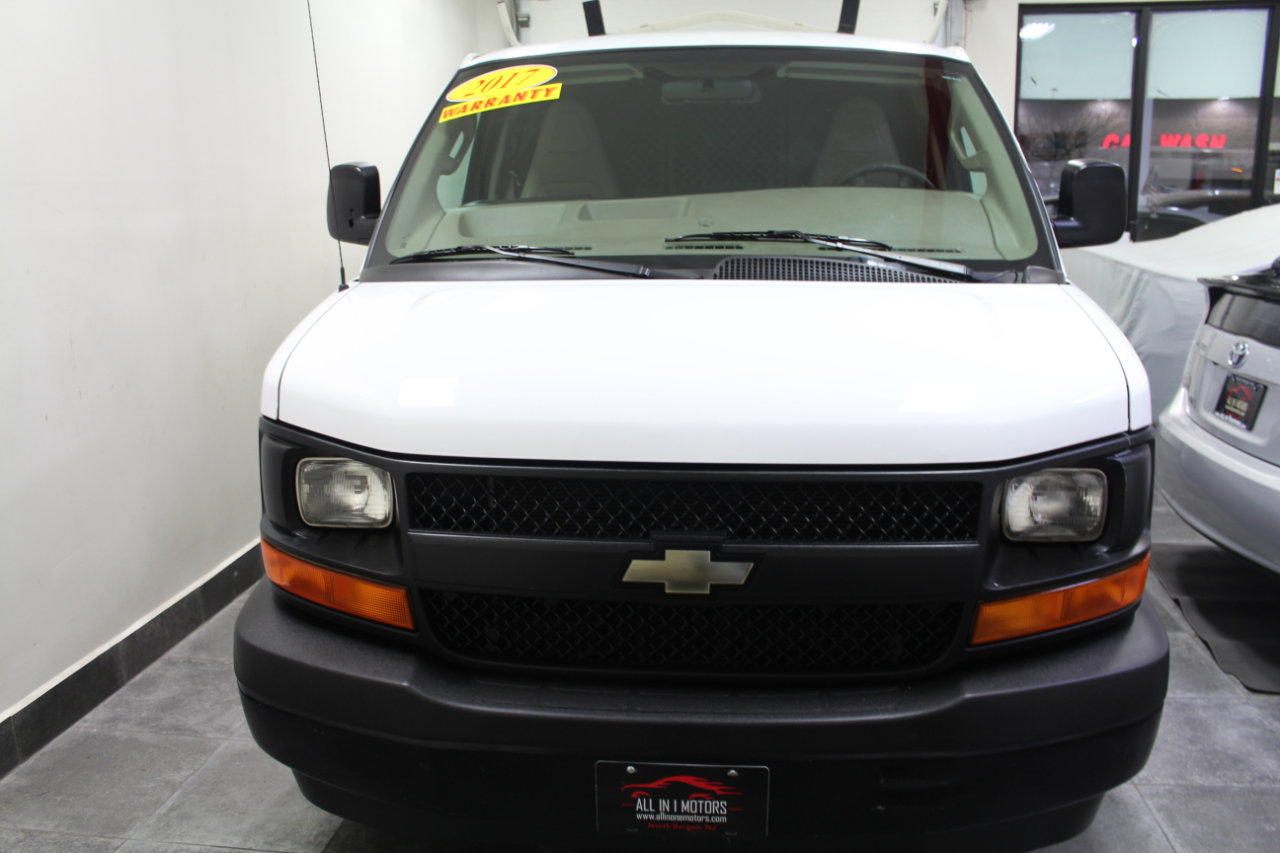 Used 2017 Chevrolet Express 2500 image 2