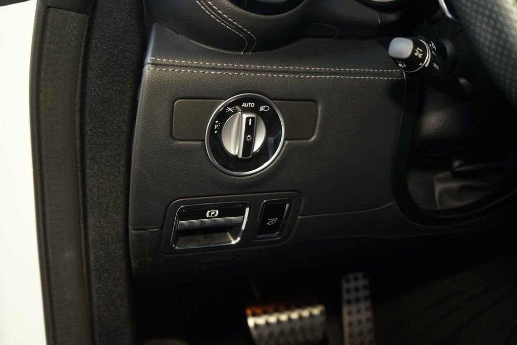 Used 2018 Mercedes-Benz AMG GT Roadster image 25