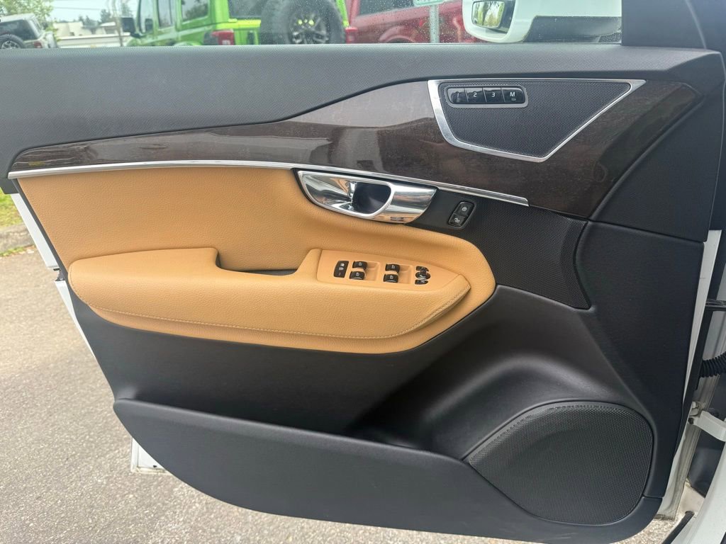 Used 2017 Volvo XC90 T6 Momentum AWD/4WD image 27