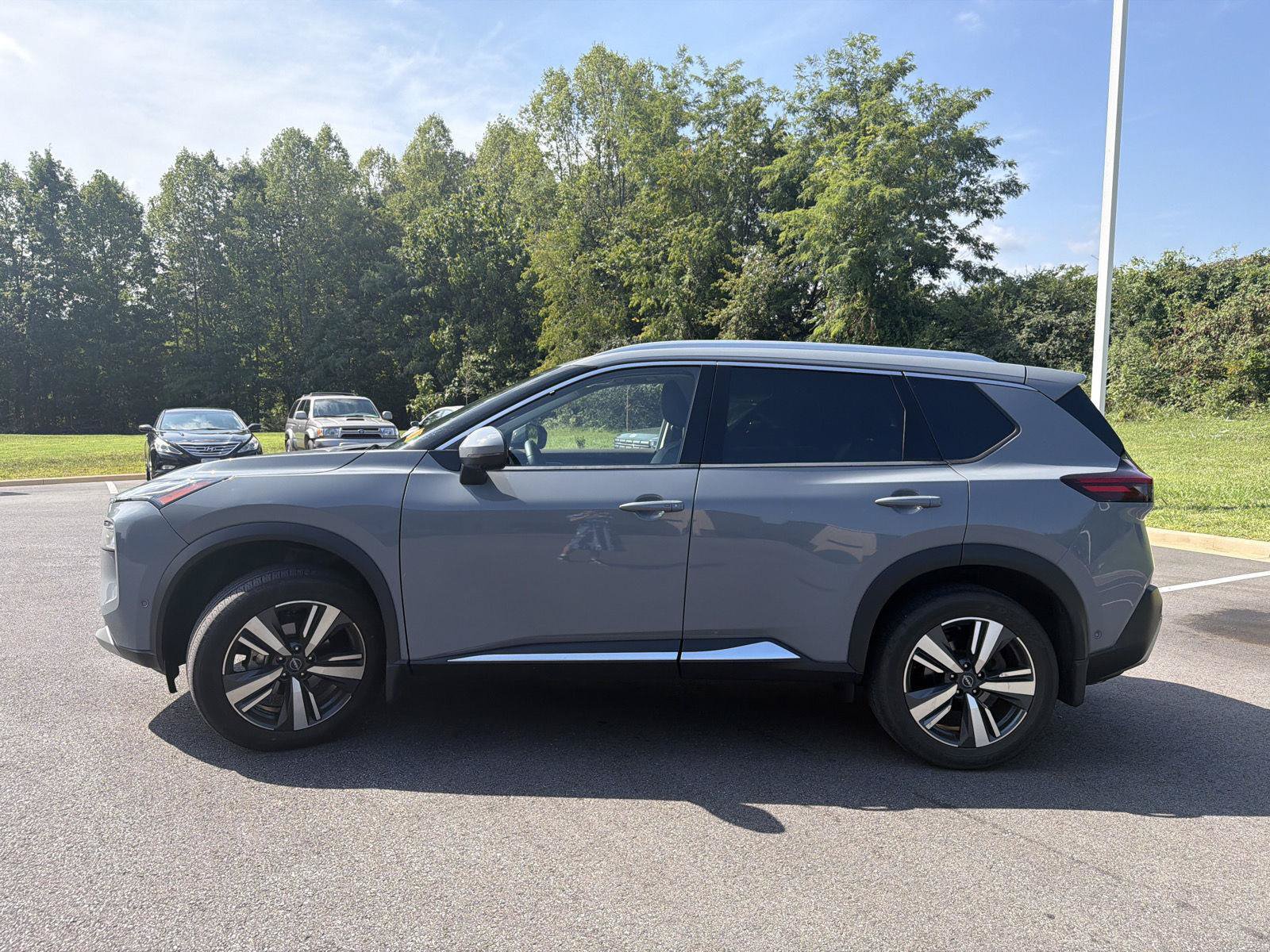 Used 2023 Nissan Rogue Platinum w/ Platinum Premium Package AWD/4WD image 2