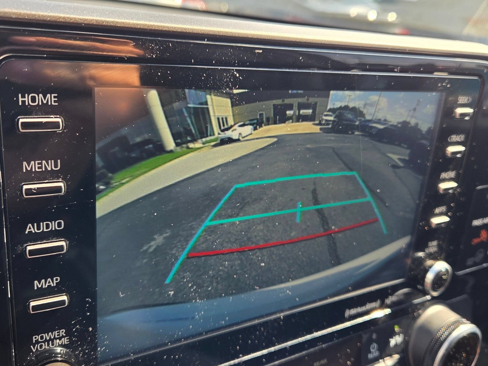 Used 2021 Toyota Highlander LE AWD/4WD image 23
