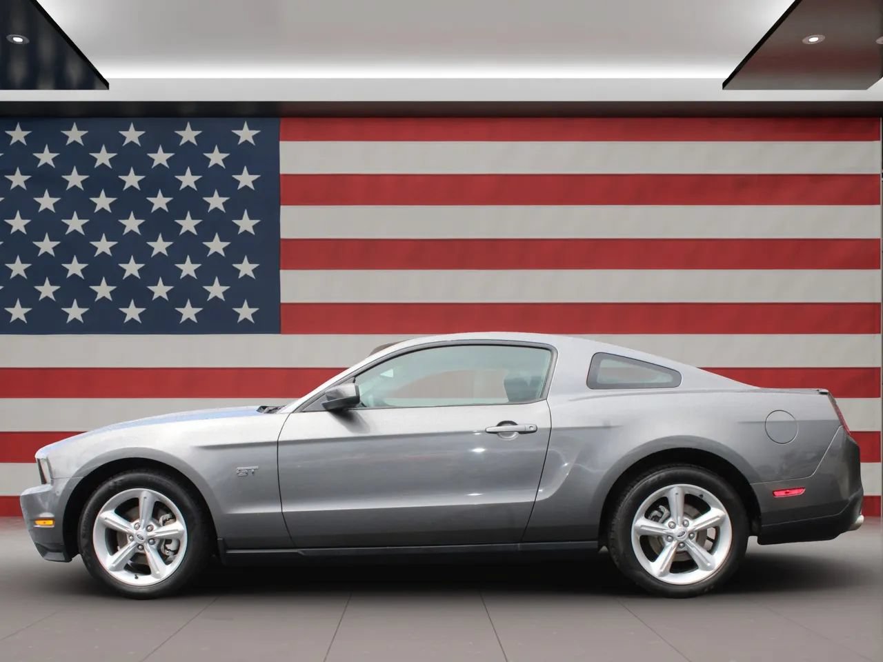 Used 2010 Ford Mustang GT Premium RWD image 32
