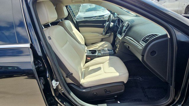 Used 2015 Chrysler 300 Limited RWD image 26