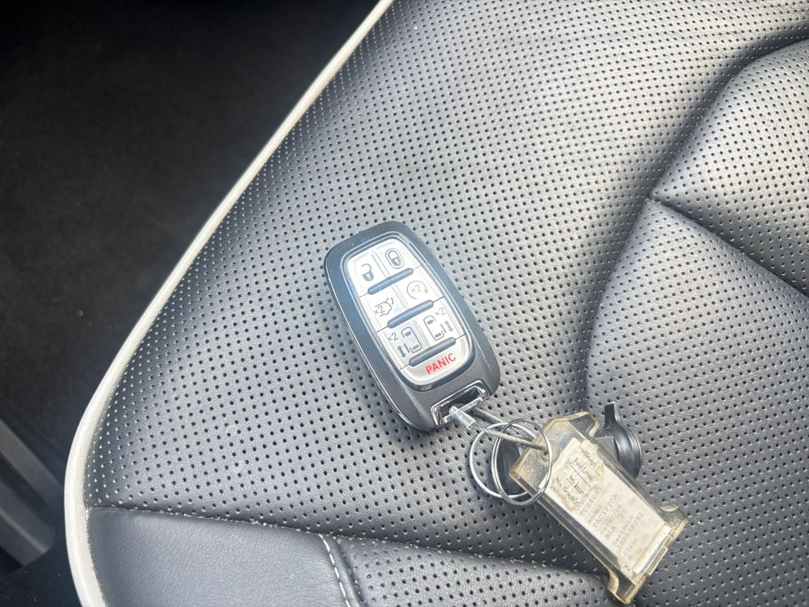 Used 2025 Chrysler Pacifica Limited FWD image 21