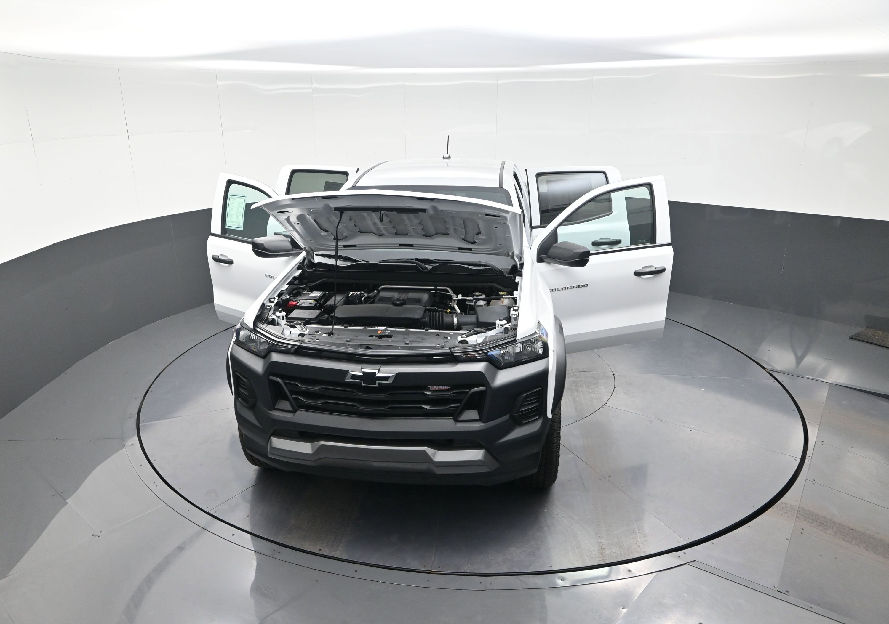 Used 2023 Chevrolet Colorado Trail Boss w/ Advanced Trailering Package image 12