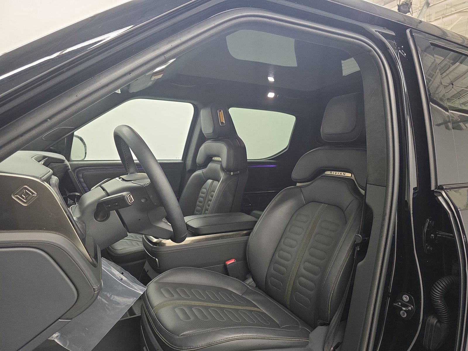 Used 2022 Rivian R1T Adventure image 20