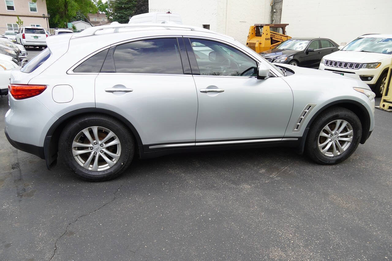 Used 2010 INFINITI FX35 AWD w/ Navigation Pkg image 4