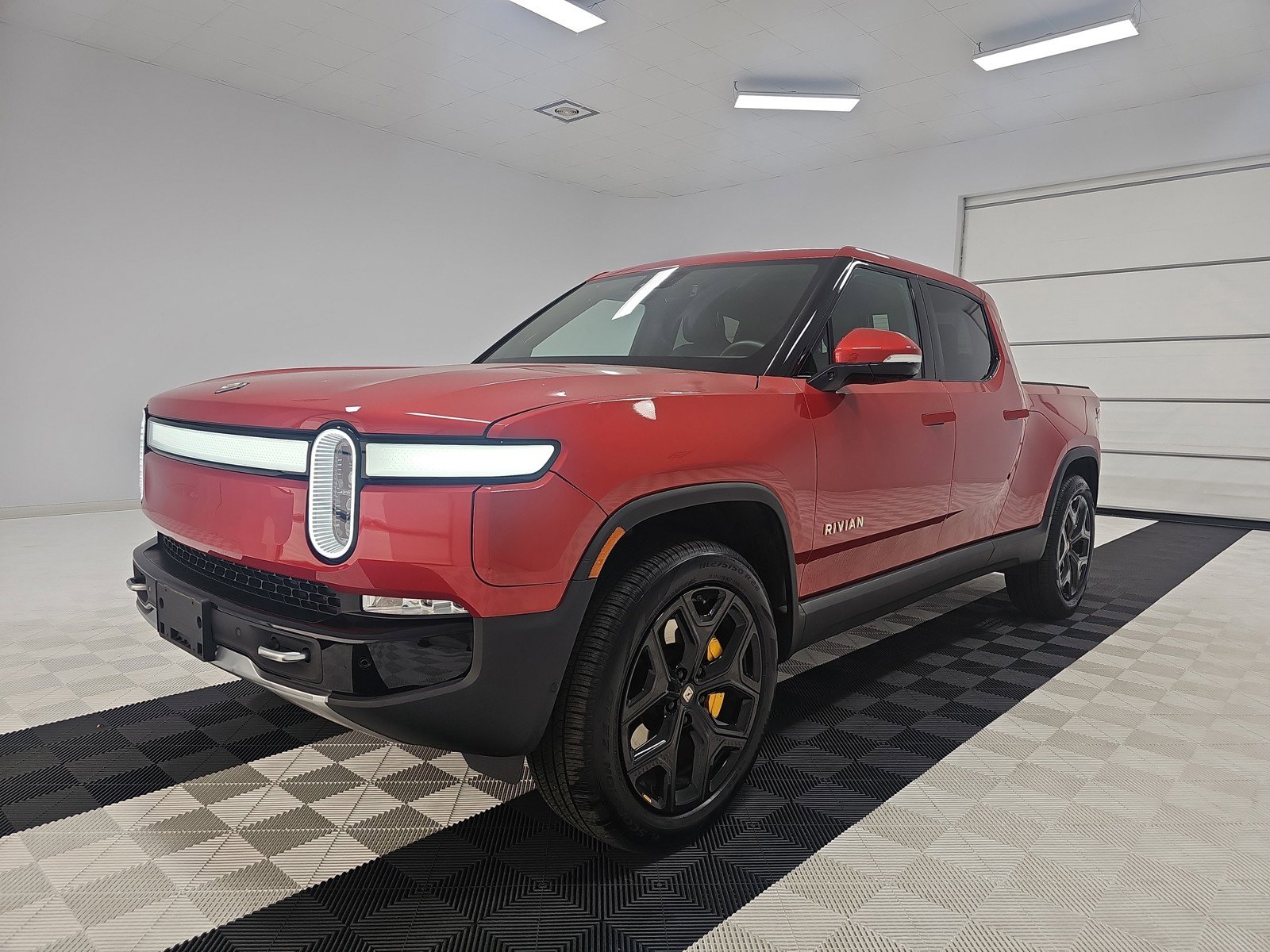 Used 2023 Rivian R1T Adventure image 1