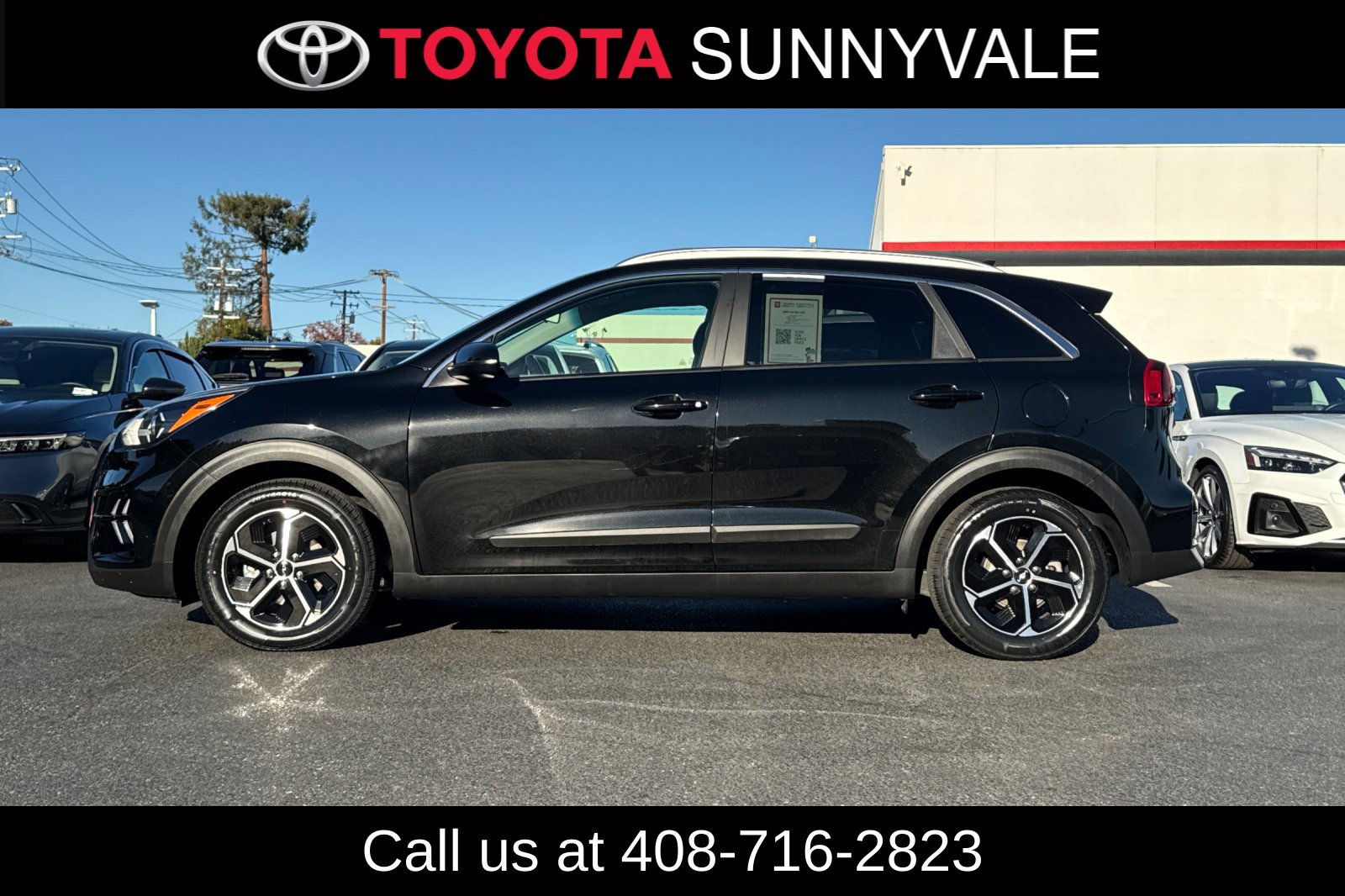 Used 2022 Kia Niro LXS w/ Digital Cluster Package FWD image 3
