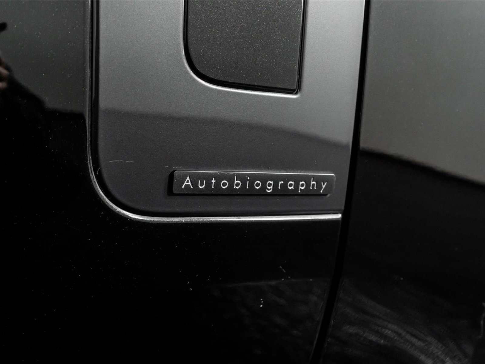 Used 2024 Land Rover Range Rover Long Wheelbase Autobiography image 24