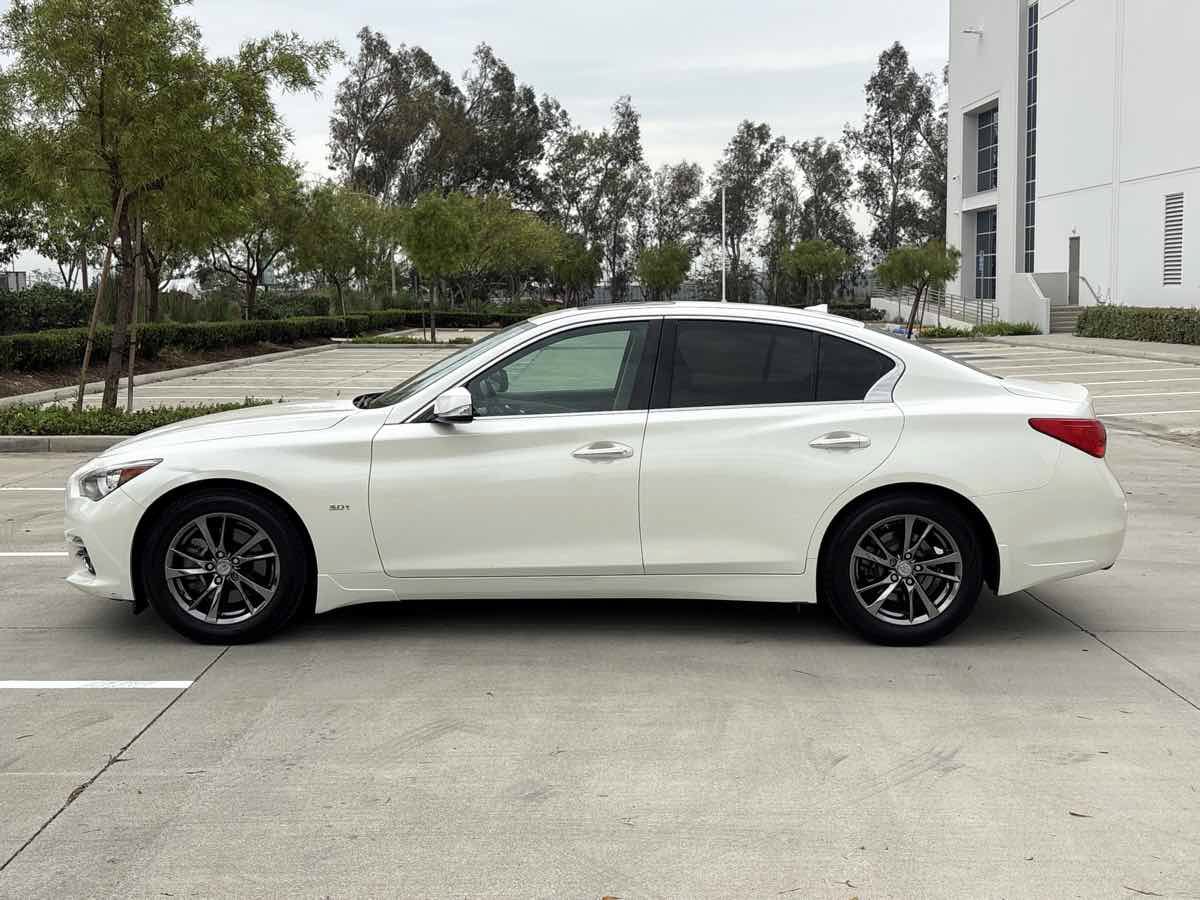 Used 2017 INFINITI Q50 Signature Edition w/ All Weather Package (L93) RWD image 6