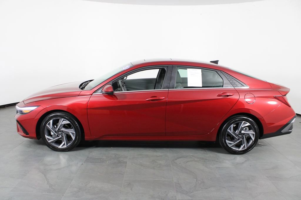 Certified 2025 Hyundai Elantra SEL FWD image 12