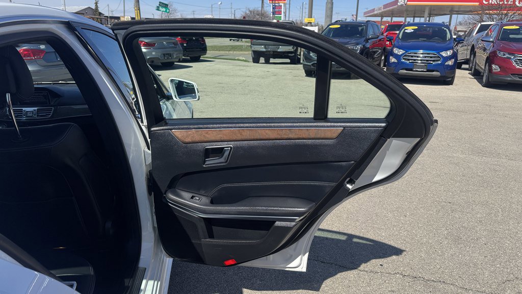 Used 2014 Mercedes-Benz E 350 4MATIC Sedan image 25
