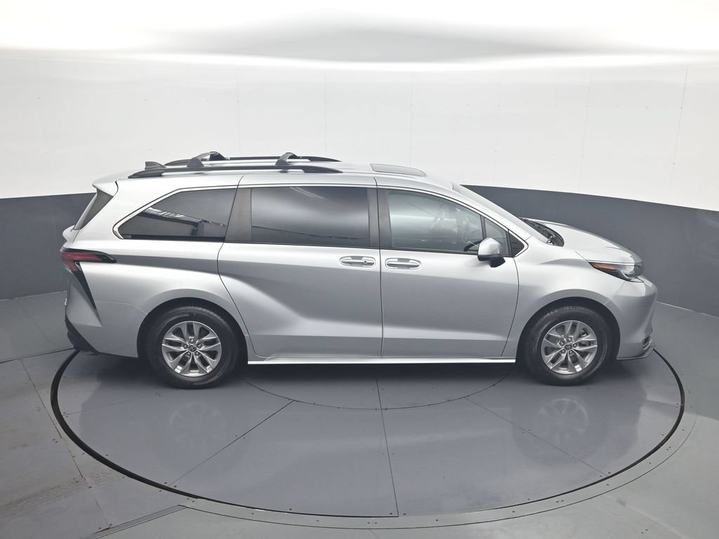 Used 2022 Toyota Sienna XLE w/ XLE Plus Package AWD/4WD image 18