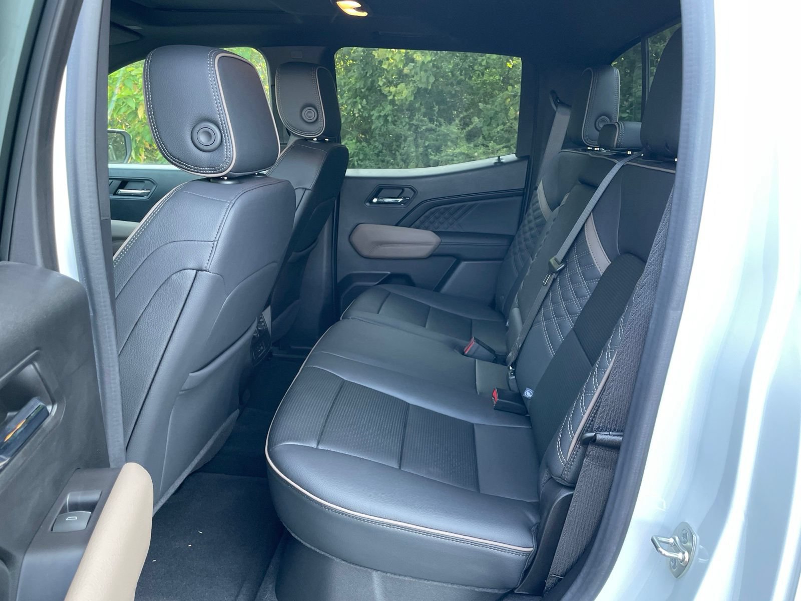 Used 2024 GMC Canyon Denali AWD/4WD image 36