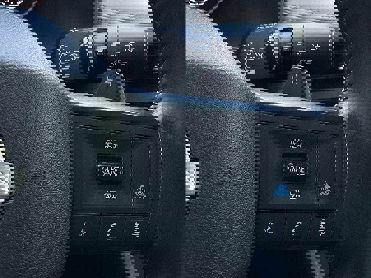 Used 2025 Nissan Rogue SV image 25