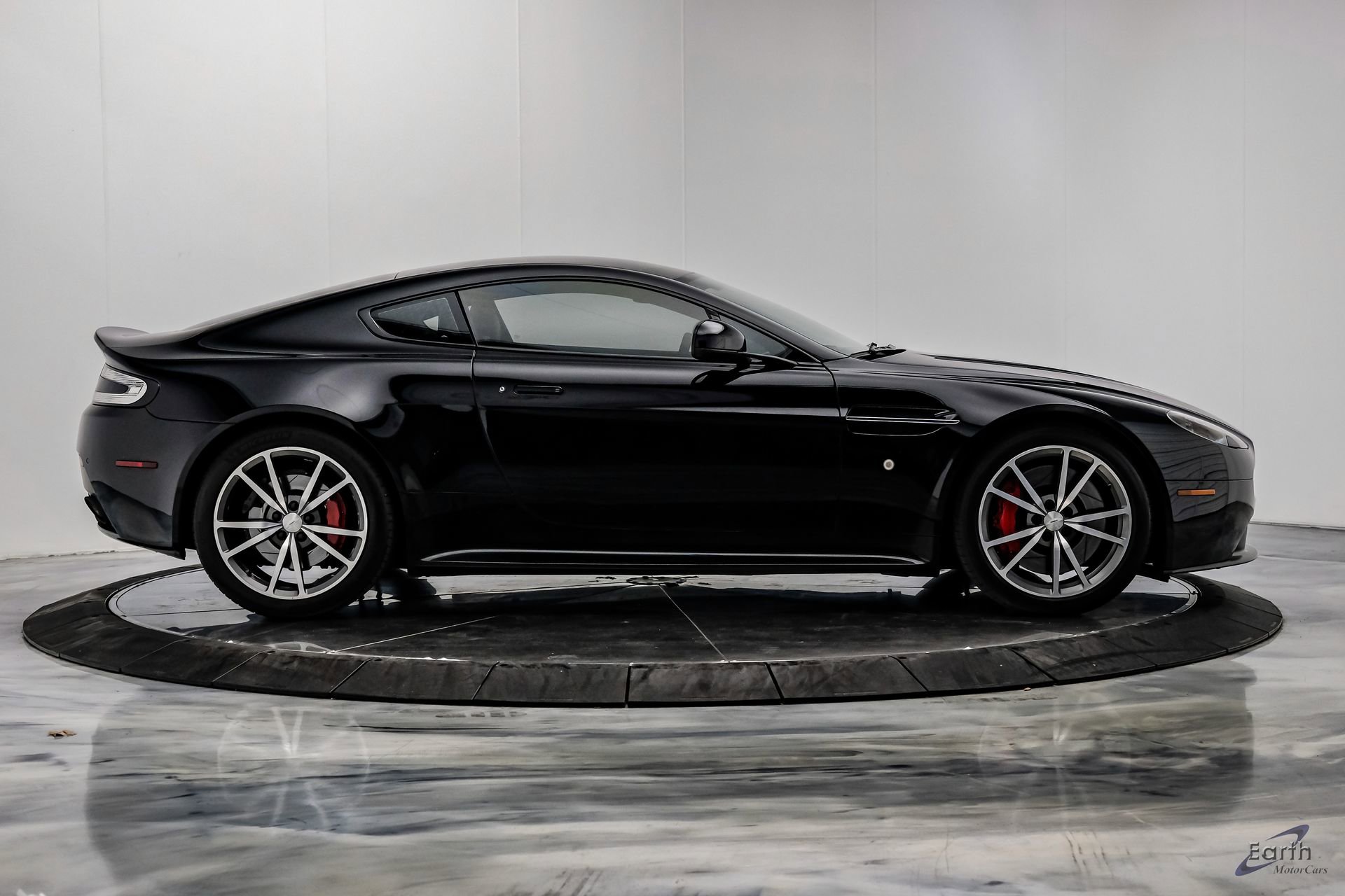 Used 2015 Aston Martin V8 Vantage GT RWD image 23