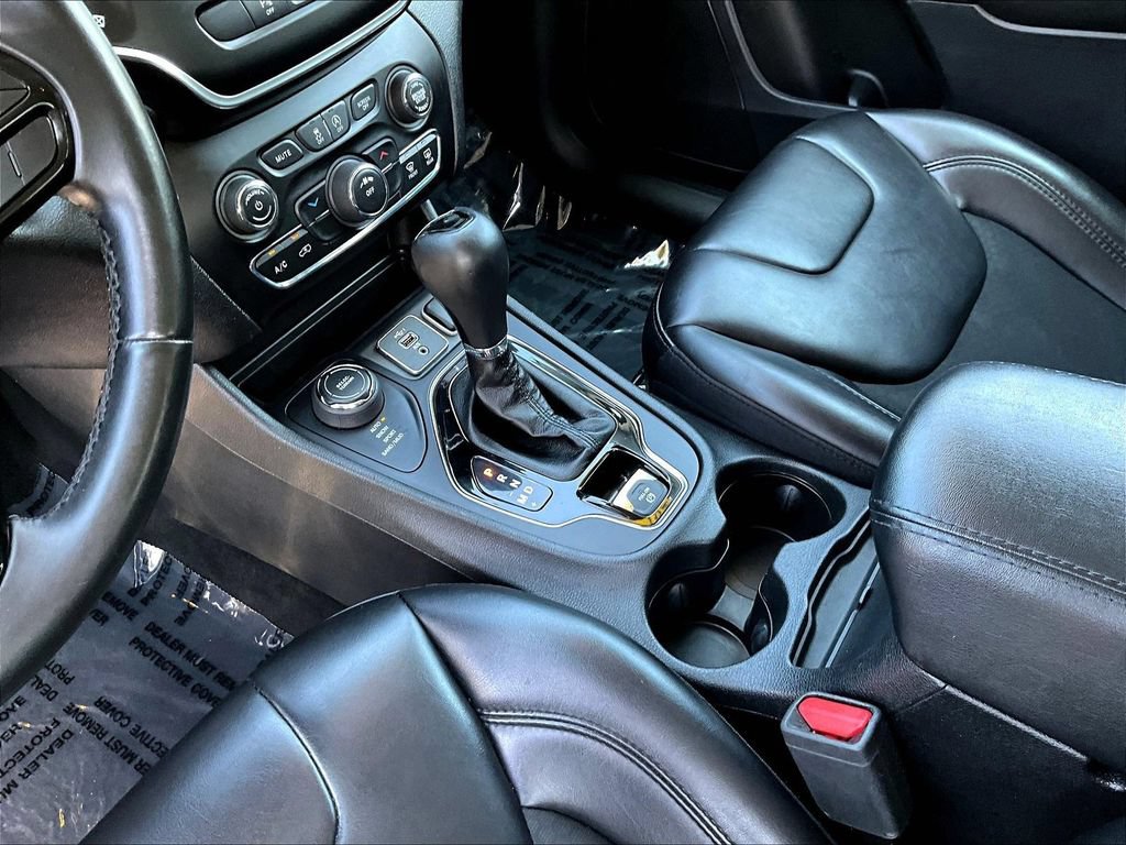 Used 2019 Jeep Cherokee Latitude Plus AWD/4WD image 22