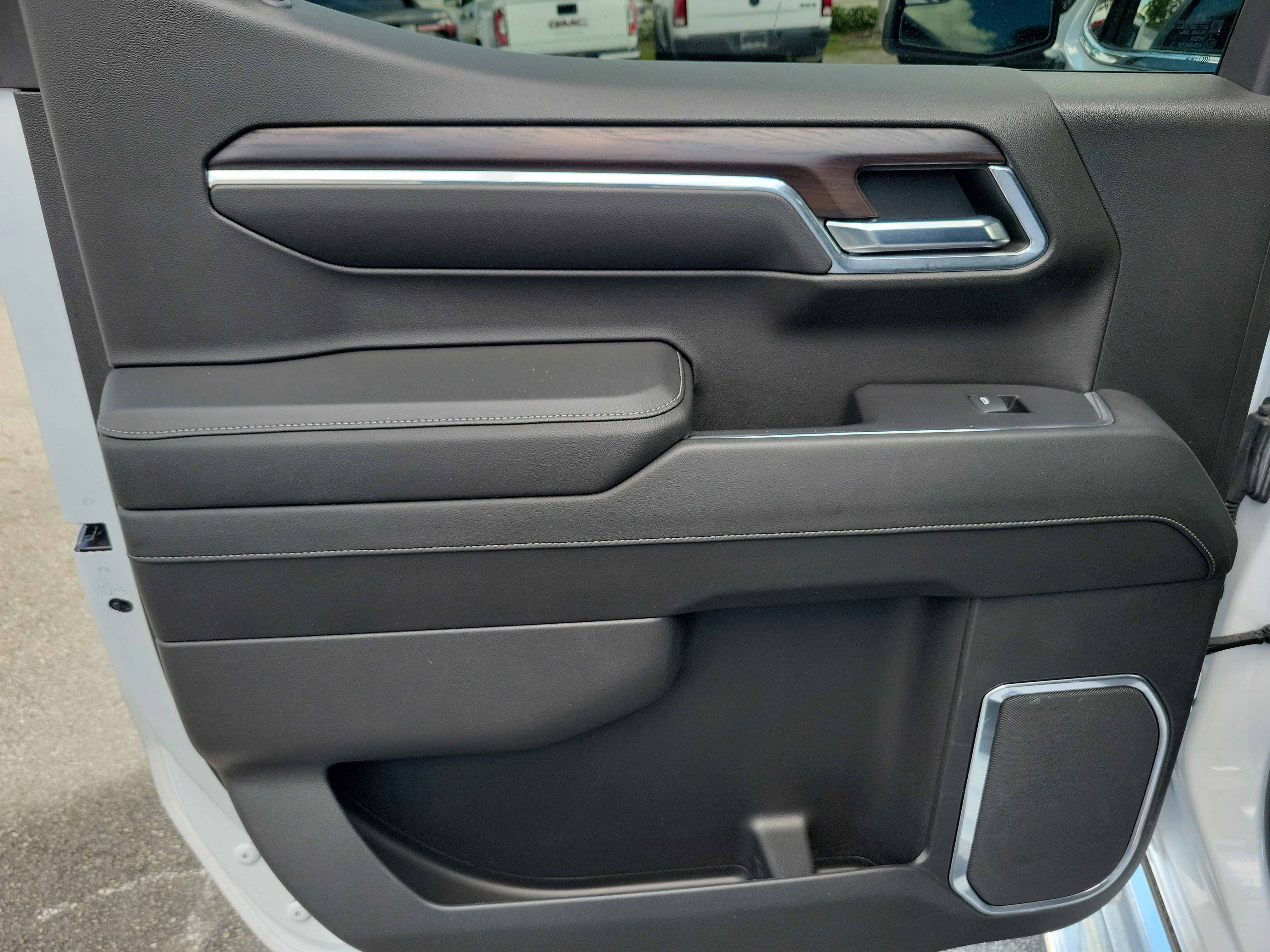 Used 2023 GMC Sierra 1500 SLT w/ SLT Premium Package image 9