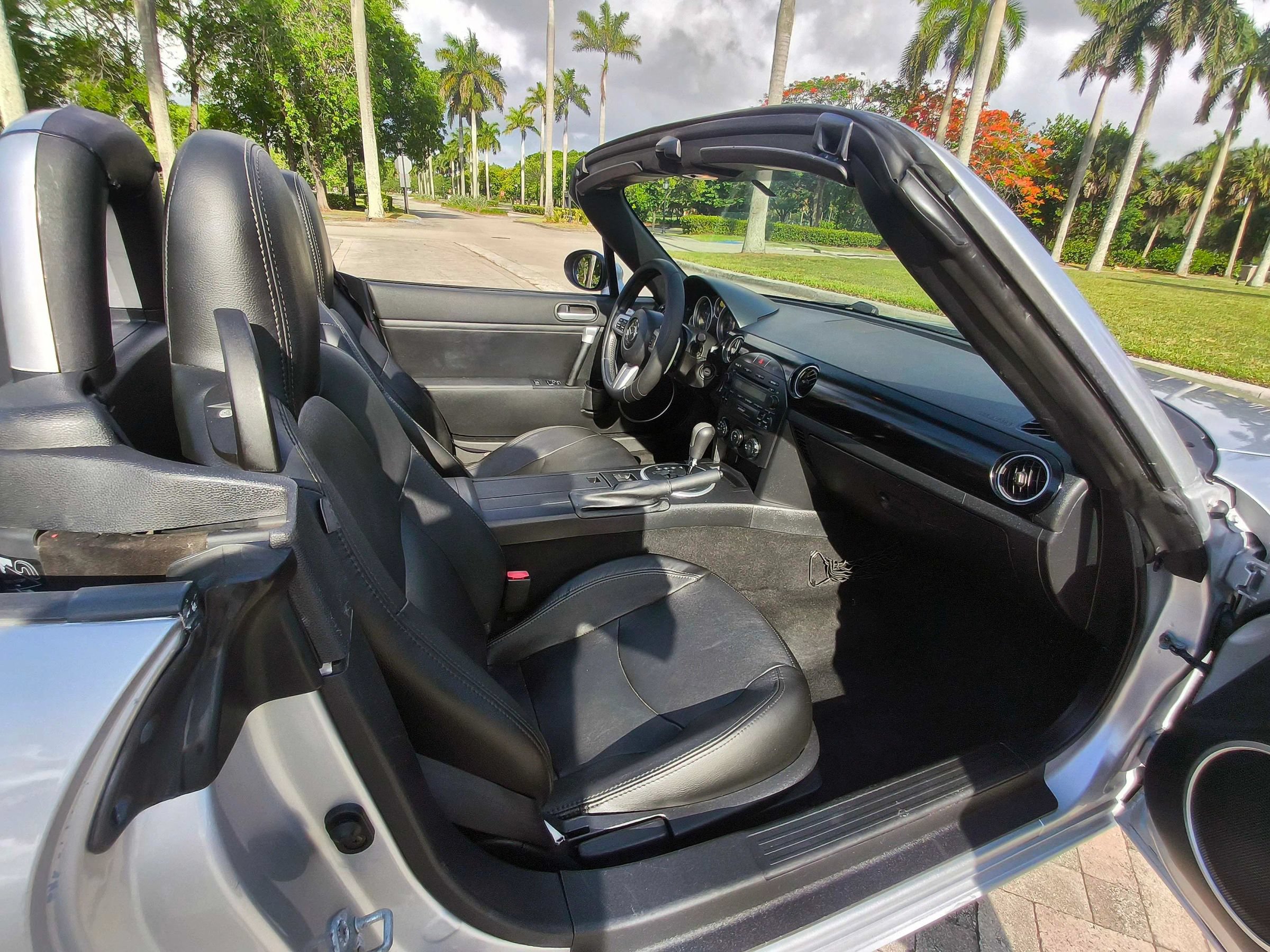 Used 2006 MAZDA MX-5 Miata Grand Touring RWD image 10