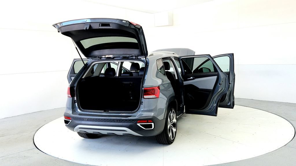 Used 2022 Volkswagen Taos SEL w/ Panoramic Sunroof Package AWD/4WD image 11