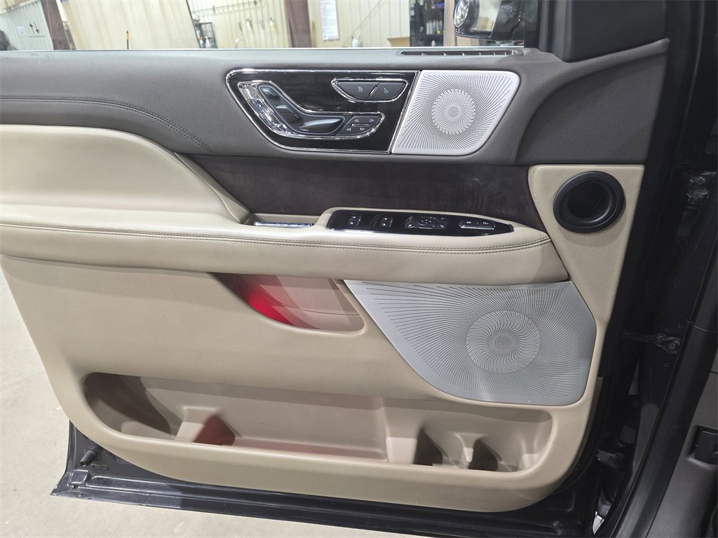 Used 2022 Lincoln Navigator L Reserve image 28