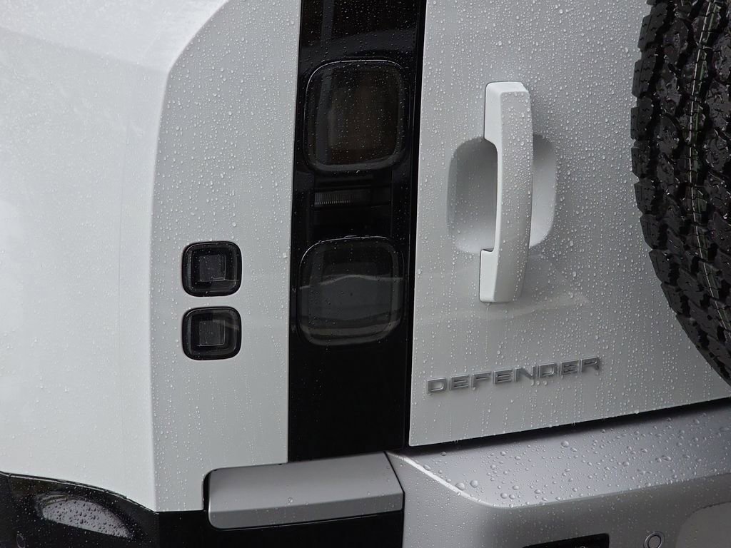 New 2026 Land Rover Defender 110 S image 34