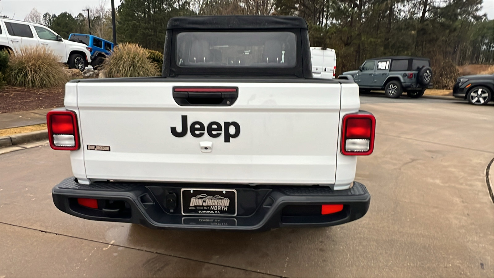 Used 2024 Jeep Gladiator Sport image 9