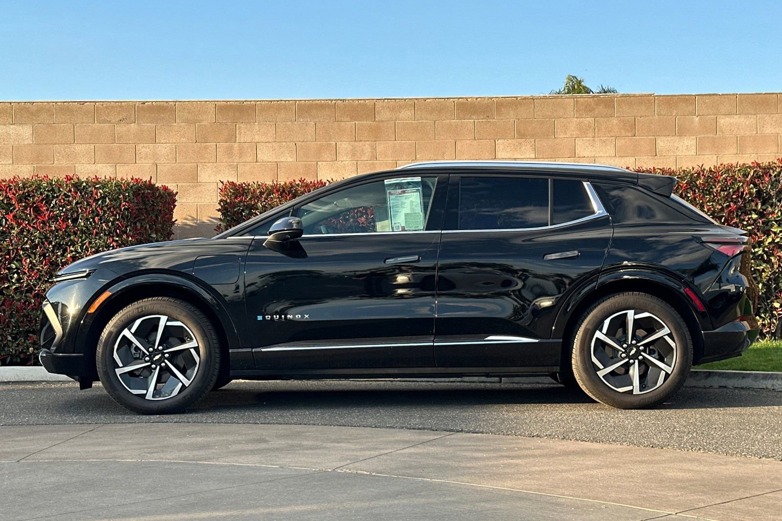 Used 2024 Chevrolet Equinox EV LT image 7