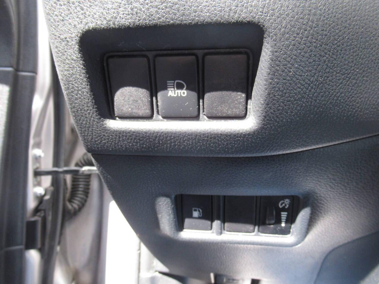 Used 2019 Toyota C-HR LE FWD image 18