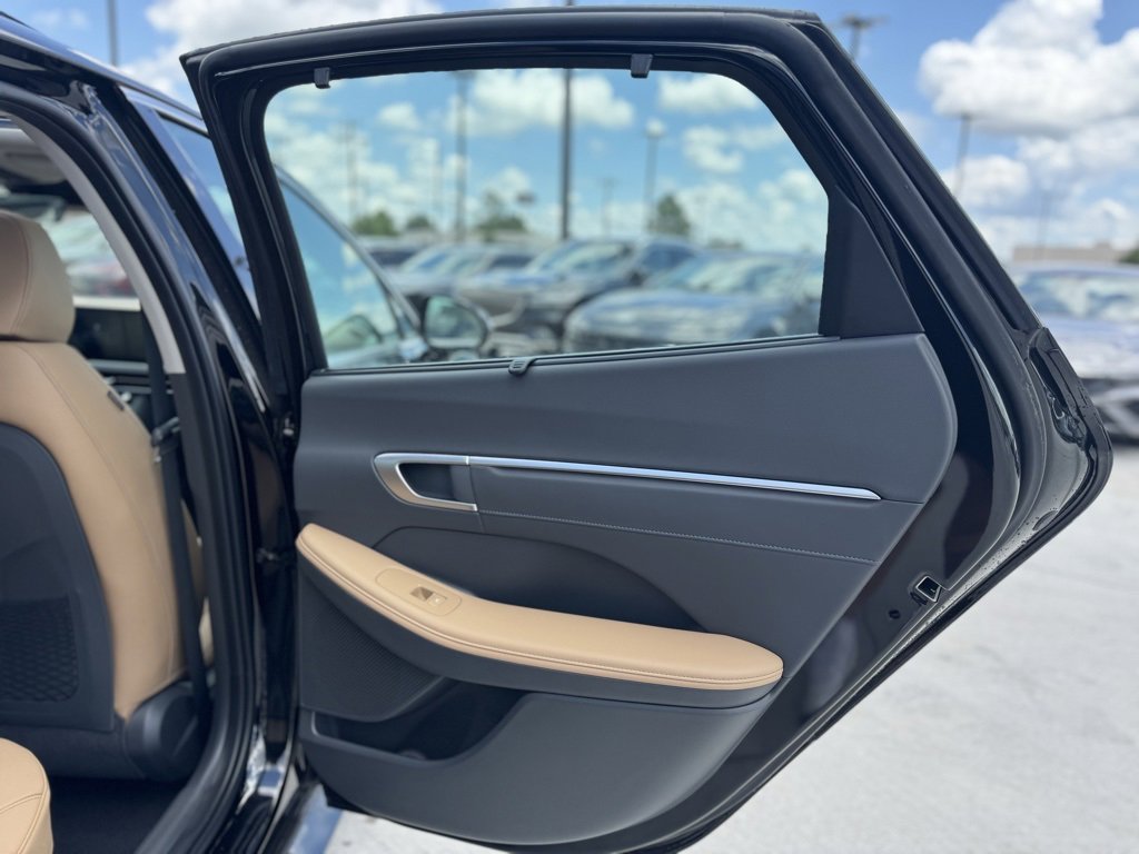 New 2025 Hyundai Sonata Limited image 12