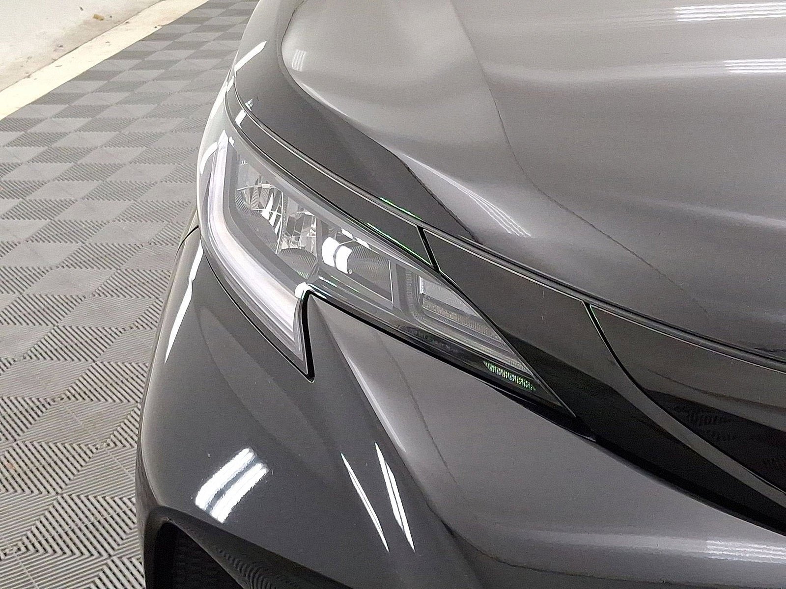 Used 2025 Toyota Sienna XSE w/ XSE Plus Package image 28