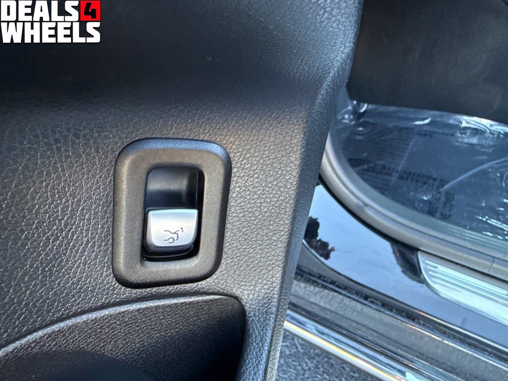 Used 2015 Mercedes-Benz C 300 Sedan image 19